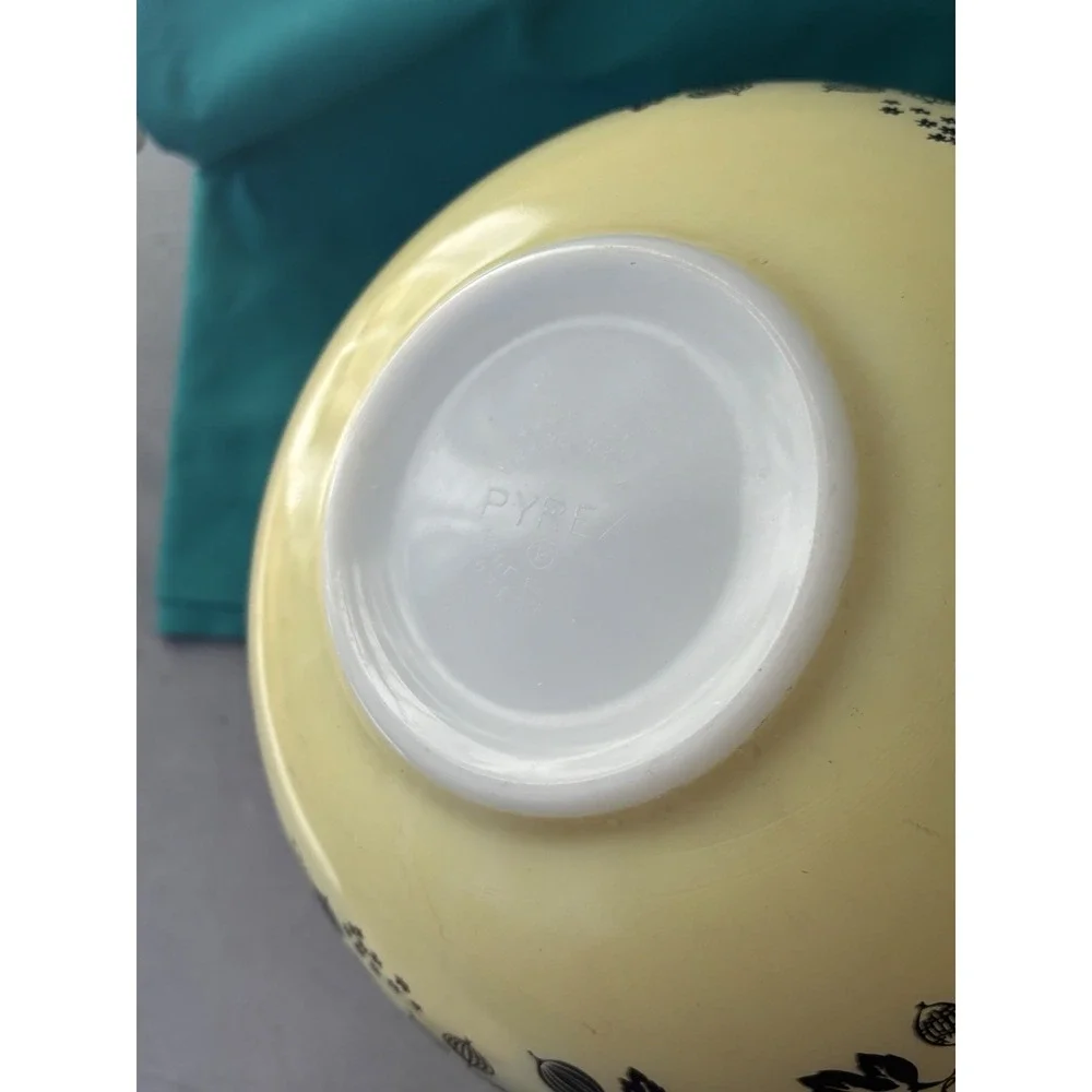 Pyrex Bowl Gooseberry Black on Yellow 4 Qt Cinderella Large Mixing Bowl #444